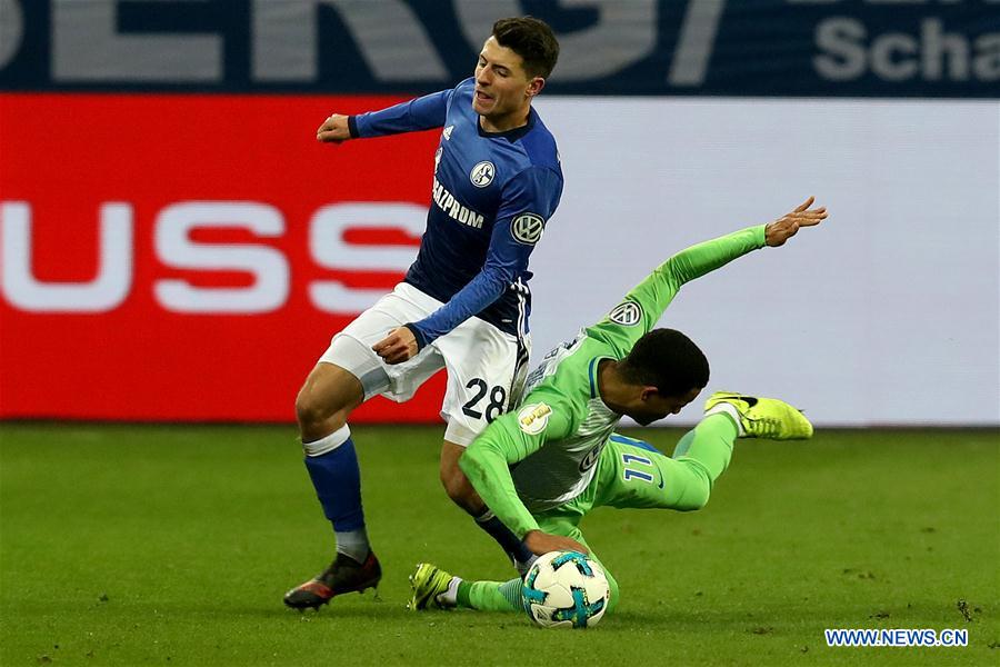 (SP)GERMANY-GELSENKIRCHEN-SOCCER-GERMAN CUP-SCHALKE 04 VS WOLFSBURG