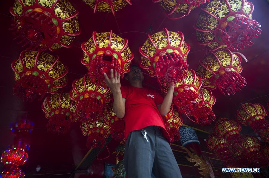 INDONESIA-JAKARTA-TEMPLE-RED LENTERNS-CHINESE NEW YEAR