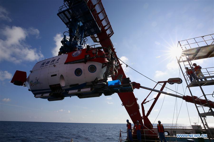 CHINA-SOUTH CHINA SEA-DEEP SEA WARRIOR-ELDER ACADEMICIAN-DIVE (CN)