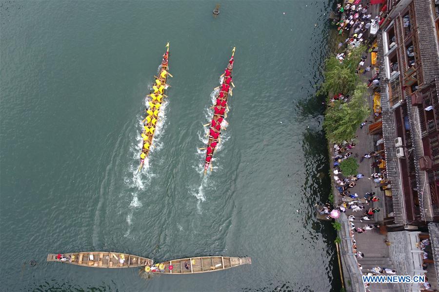 #CHINA-HUNAN-FENGHUANG-DRAGON BOAT CONTEST (CN)