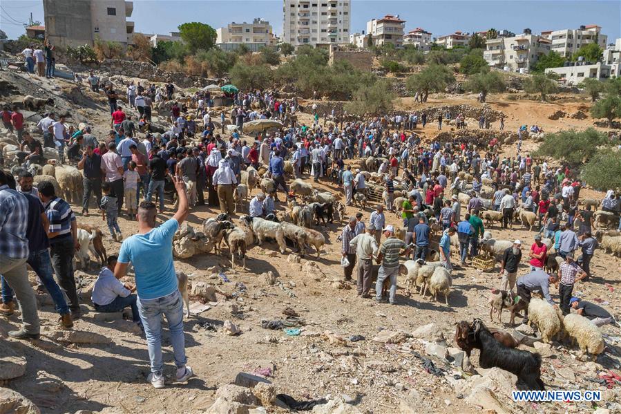 MIDEAST-BETHLEHEM-EID AL-ADHA-LIVESTOCK MARKET