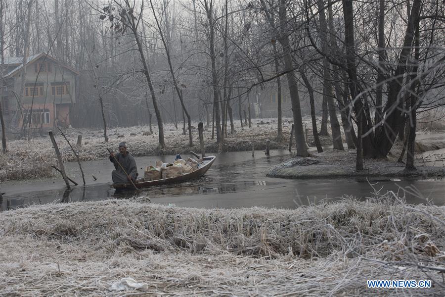 KASHMIR-SRINAGAR-COLD WEATHER