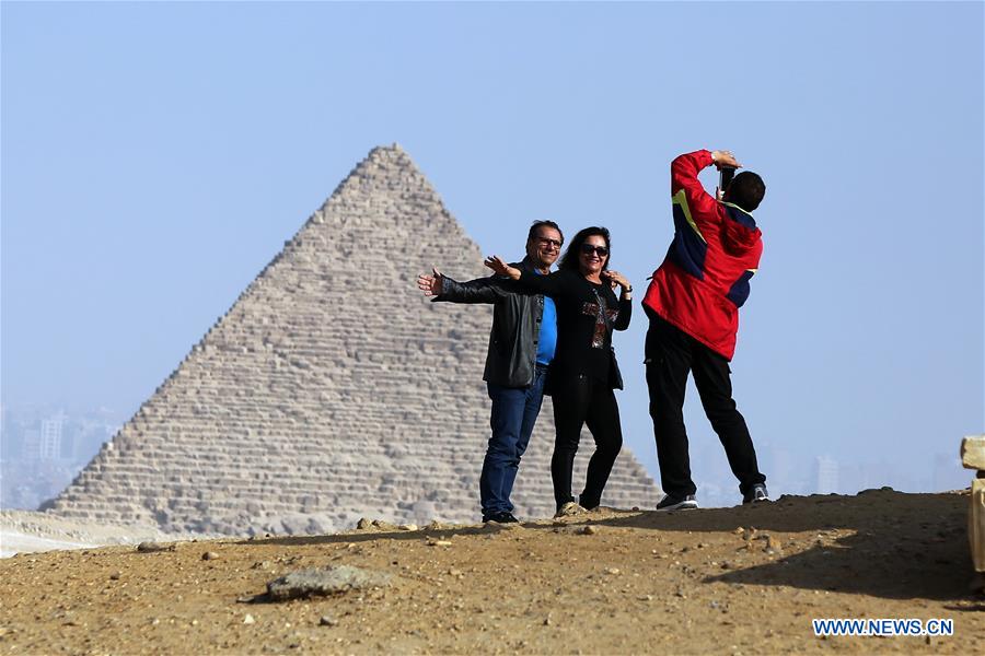 EGYPT-GIZA-PYRAMIDS-TOURISM