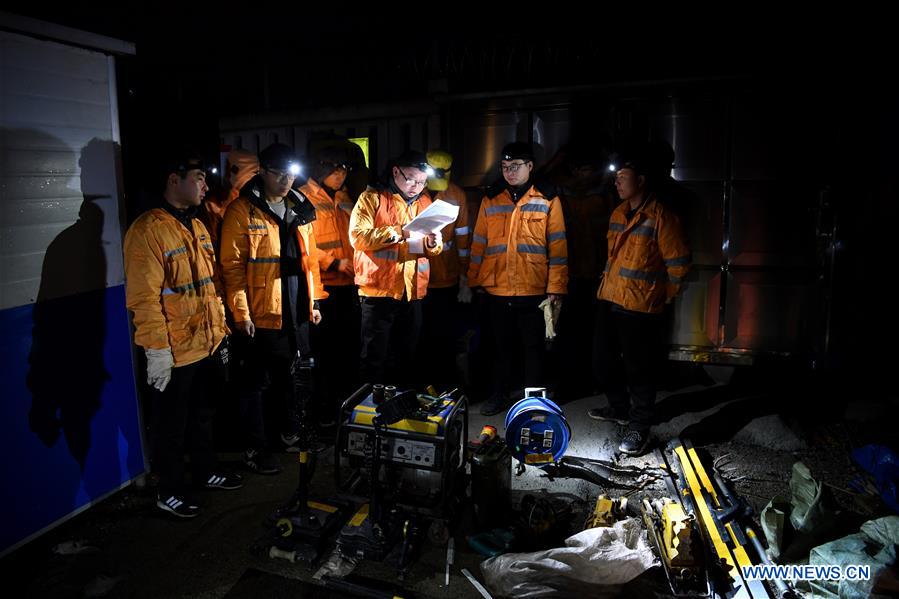 CHINA-ANHUI-HUANGSHAN-RAILWAY STATION-CONSTRUCTION WORKERS (CN)