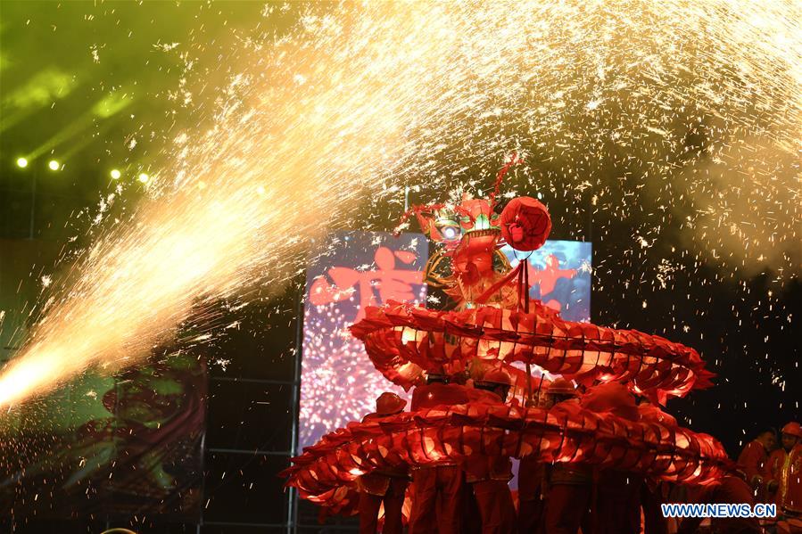 #CHINA-GUIZHOU-LANTERN FESTIVAL-FIREWORKS-DRAGON DANCE (CN)