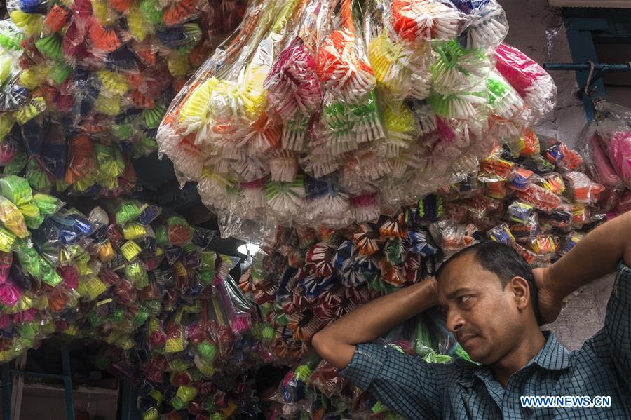 INDIA-KOLKATA--PLASTIC MARKET