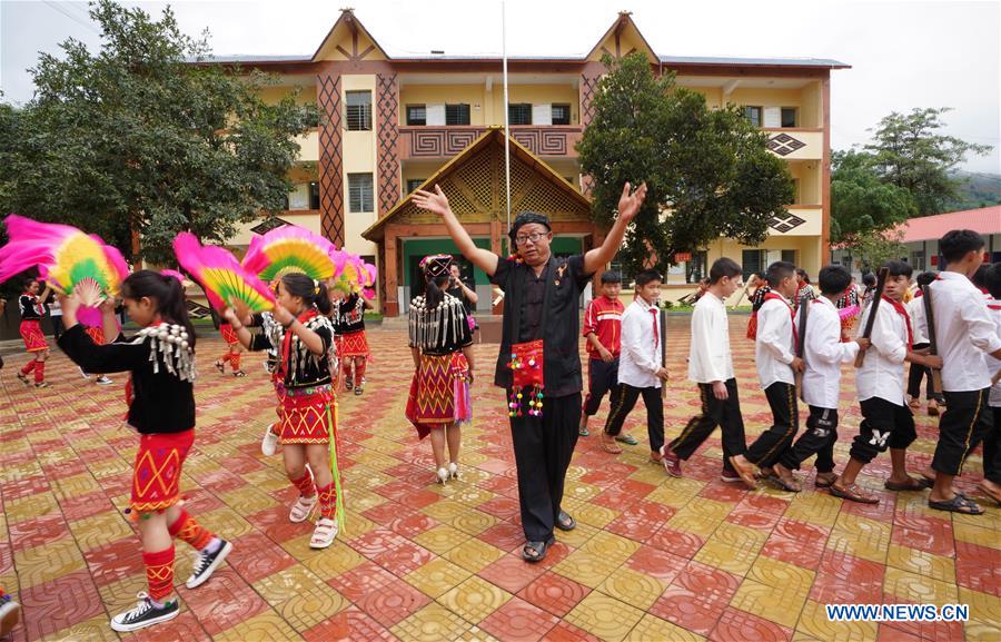 (SP)CHINA-YUNNAN-MANGSHI-MUNAO DANCING