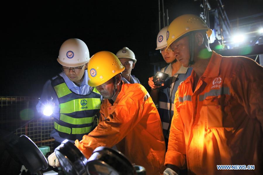 LAOS-LUANG PRABANG-MEKONG RIVER SUPER MAJOR BRIDGE-CLOSURE