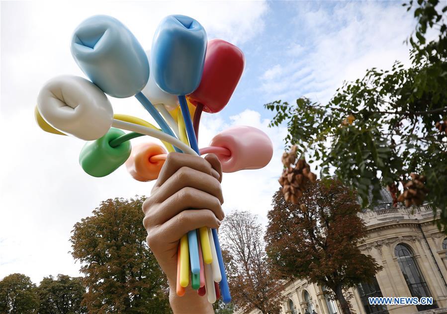 FRANCE-PARIS-SCULPTURE-BOUQUET OF TULIPS