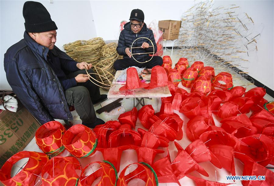 CHINA-HEBEI-YONGQING-LANTERN MAKING (CN)