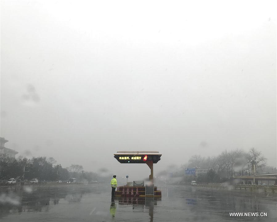 (BeijingCandid)CHINA-BEIJING-WINTER-CHANG'AN AVENUE (CN)