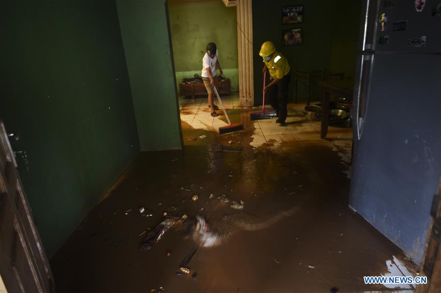 INDONESIA-JAKARTA-FLOOD-AFTERMATH-CLEANING