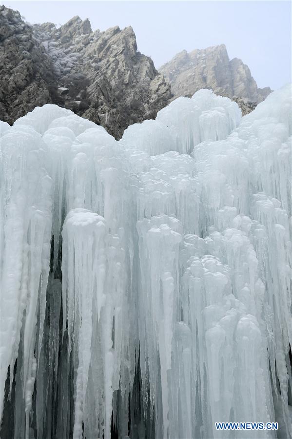 CHINA-NINGXIA-YINCHUAN-FROZEN WATERFALL (CN)