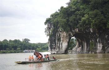 Tourists enjoy Dragon Boat Festival holiday across China