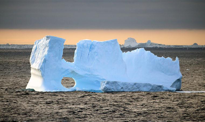 In pics: scenery of iceberg from China's research icebreaker Xuelong