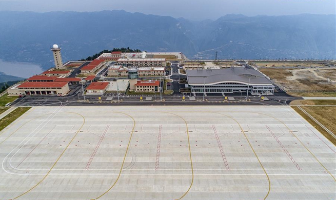 "High-in-the-clouds" airport expected to begin operation in mid-August in SW China