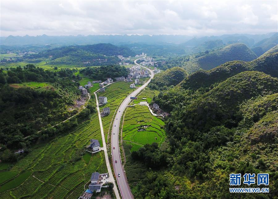 （壮丽70年·奋斗新时代——共和国发展成就巡礼·图文互动）（3）多彩贵州闯新路