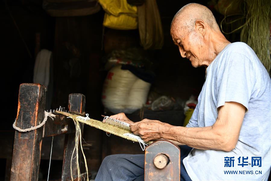 （决战决胜脱贫攻坚·图文互动）（3）“草鞋村”的致富经