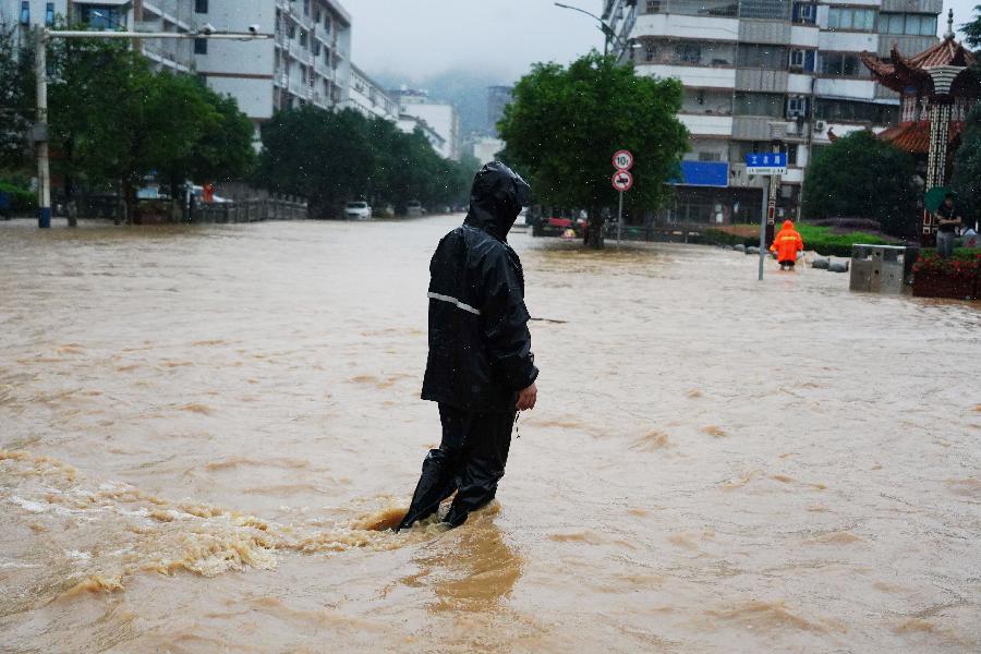 江西南昌遭遇强降雨